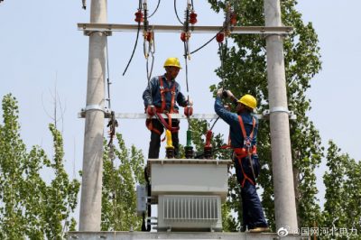 對(duì)轄區(qū)10千伏線路、配電臺(tái)區(qū)設(shè)備進(jìn)行巡視消缺