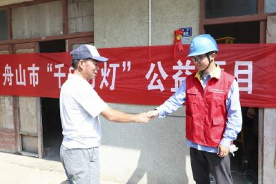 開展“千戶萬燈”公益項目暨黨員“幸福紅絲帶”幫扶結(jié)對活動