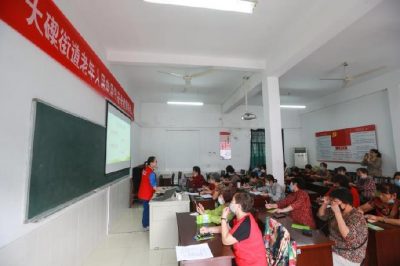 為老人開(kāi)設(shè)冬季用電安全課