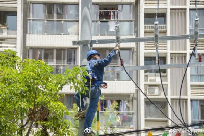 全面整改殘舊老化低壓線路17.59公里，增加用電容量5150千伏安