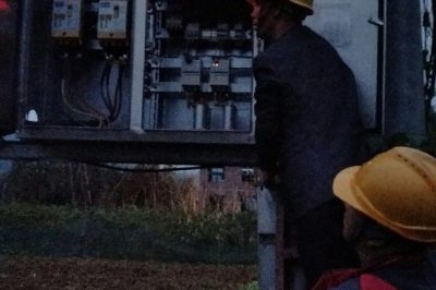 在10千伏大梅線雙宅#4變、梅樹周堂院臺區(qū)進行用電安全檢查