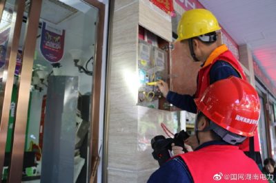 對三小2號公變開展臺區(qū)現(xiàn)場稽查