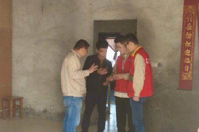 向村民面對(duì)面推廣“網(wǎng)上國(guó)網(wǎng)”APP