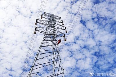 在110千伏上林送出工程D18、D19號段進(jìn)行附件安裝