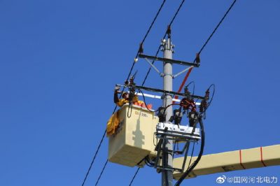 對10千伏西欒村線0858路開展帶電接引