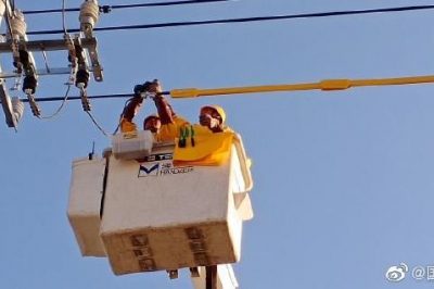 對10千伏534郵電線主干18號桿隔離開關(guān)進行帶電接引