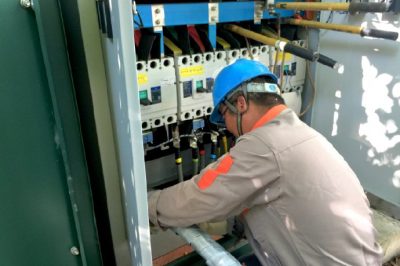 對明月灣古村落明灣2#箱變400V電纜進(jìn)行更換