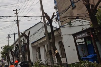 進(jìn)行配變老舊低壓導(dǎo)線(xiàn)更換以及自動(dòng)化改造等工作