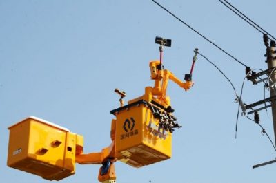 嘉興供電公司首次開展配網(wǎng)不停電機(jī)器人作業(yè)