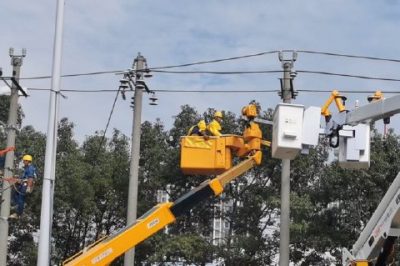 紹興供電公司首臺人工智能帶電作業(yè)機(jī)器人上崗