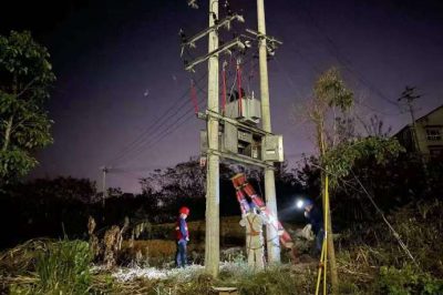 供電所組織人員上門查勘，搶修
