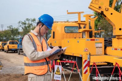 完成10千伏藍霞線、10千伏秣吉線等三條線路的桿線下地工作