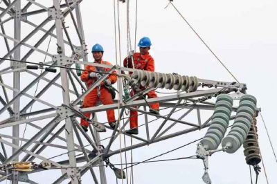施工架設(shè)110千伏衡時(shí)線38到39號(hào)塔線路