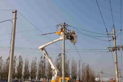 對1號(hào)至35號(hào)桿進(jìn)行帶電消缺，檢查、緊固設(shè)備螺絲