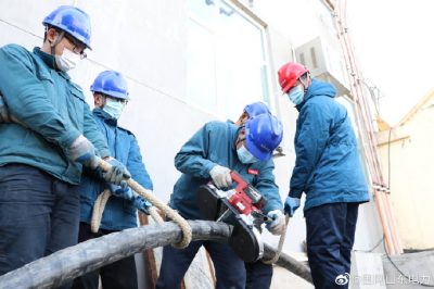 對(duì)35千伏海陽(yáng)所站10千伏南黃島線電纜進(jìn)行消缺