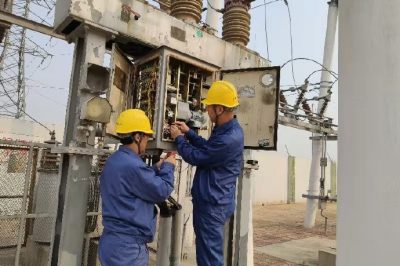 在110千伏王瞳站對(duì)301斷路器的加熱器進(jìn)行檢查