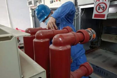 在110千伏富村站835開(kāi)關(guān)安裝在線測(cè)溫裝置