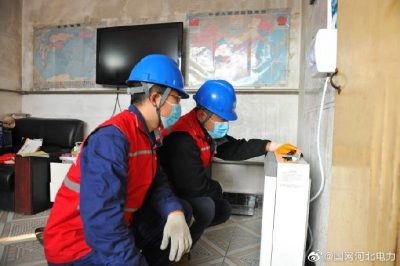 對黃驊鎮(zhèn)樓東村煤改電用戶檢查采暖用電設(shè)施進(jìn)行安全隱患排查