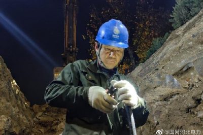 搶修受損電纜，及時恢復供電