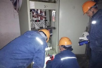 為陳倉區(qū)新街鎮(zhèn)1號、新街七組大負荷臺區(qū)開展夜巡