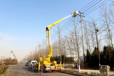 在10千伏姜悅支線T接三楊路變壓器一臺(tái)