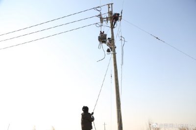 隊10千伏青倉線部分老舊線路設施進行改造施工