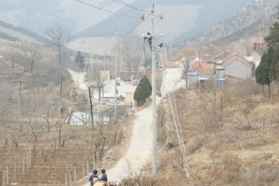 新增200千伏安變壓器1臺，新立15米電桿19基