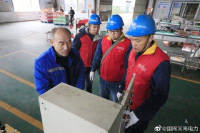 對轄區(qū)鴻瑞飲品的用電設(shè)施進(jìn)行“問診”