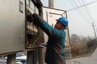 國(guó)網(wǎng)沛縣供電公司敬安供電所組織人員開展低電壓臺(tái)區(qū)專項(xiàng)治理