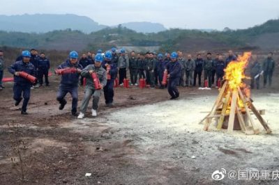 國網(wǎng)重慶綦南供電公司在12月4日至5日開展了為期2天的應(yīng)急演練、消防知識培訓(xùn)活動