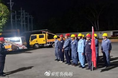 對供電區(qū)域的線路設(shè)備進行夜巡工作，消除設(shè)備隱患