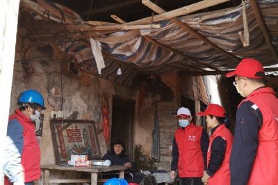 開展“關(guān)愛老人，為家居線路保安全”為主題的愛心志愿活動