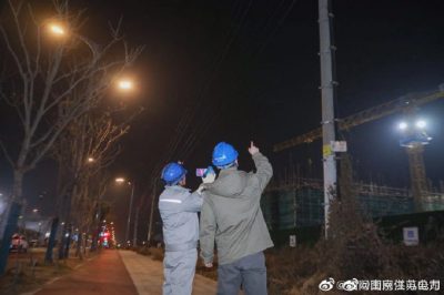 配電運檢四班組織人員對濱江地區(qū)主要線路開展夜間巡視