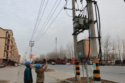 對配電變壓器、柱上開關等線路設備進行特巡、測溫