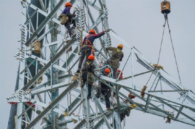 溫嶠鎮(zhèn)上珙村附近開展配網(wǎng)補強工程