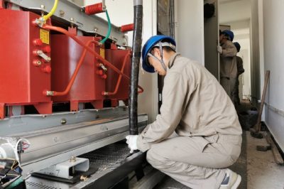 小微創(chuàng)業(yè)園進(jìn)行園區(qū)企業(yè)配網(wǎng)改造升級工作