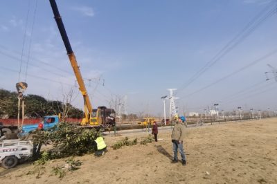 500千伏東三線下有挖機施工作業(yè)